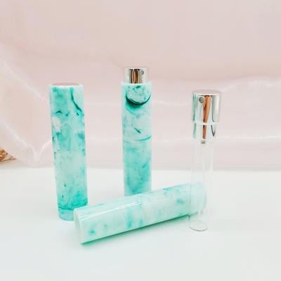 8ML เอบีเอสฝาครอบวัสดุฉีดหินอ่อนสีเติมน้ำหอมสเปรย์ขวดราคาที่แข่งขัน