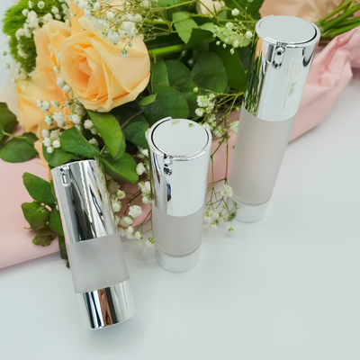 ราคาโรงงานสีเงินเงา 15ml, 30ml, 50ml บรรจุภัณฑ์สกินแคร์ขวดสุญญากาศสุดหรู 2022