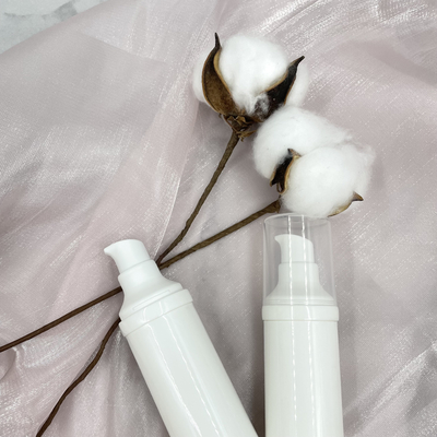 UV Proof 20ml 25ml PP Lotion Snap บนขวดปั๊มสุญญากาศสีที่กำหนดเอง